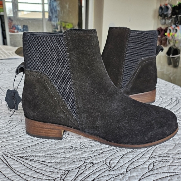 NWOB EUC Oobash Shari Chelsea Suede Boot Black Women Size 9 - Picture 2 of 13